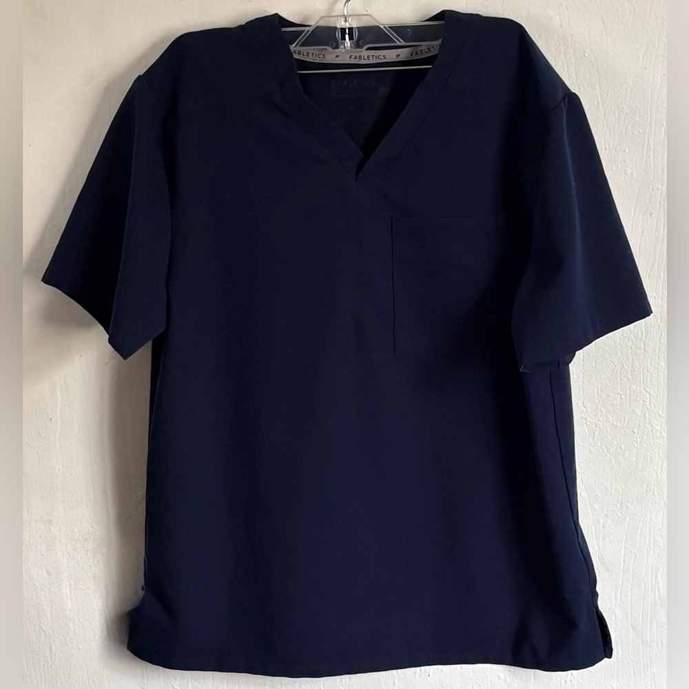 Fabletics Vital 1-Pocket Scrub Top Size M